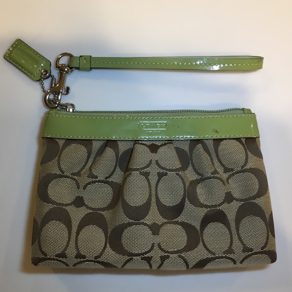 Coach || Wristlet